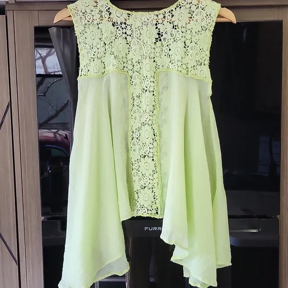 WILL BE GONE SOON) NWOT, "Flower embriodered top) - Picture 13 of 13